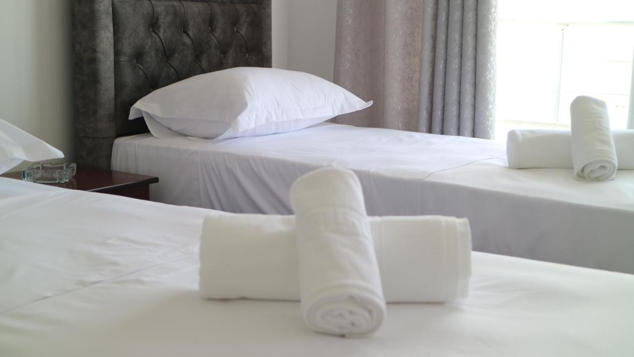 Alnes Hotel Sarande Exterior photo