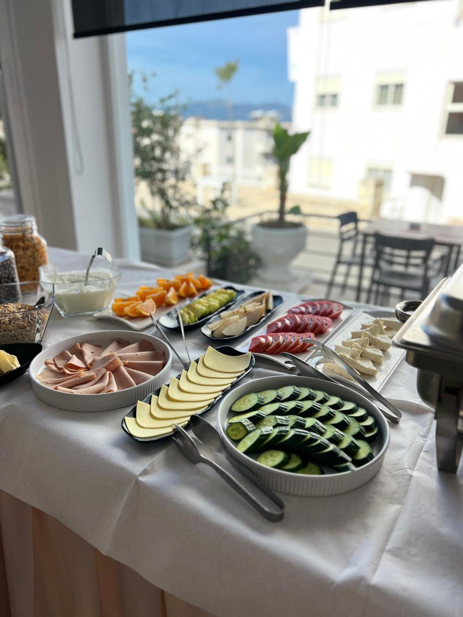 Alnes Hotel Sarande Exterior photo