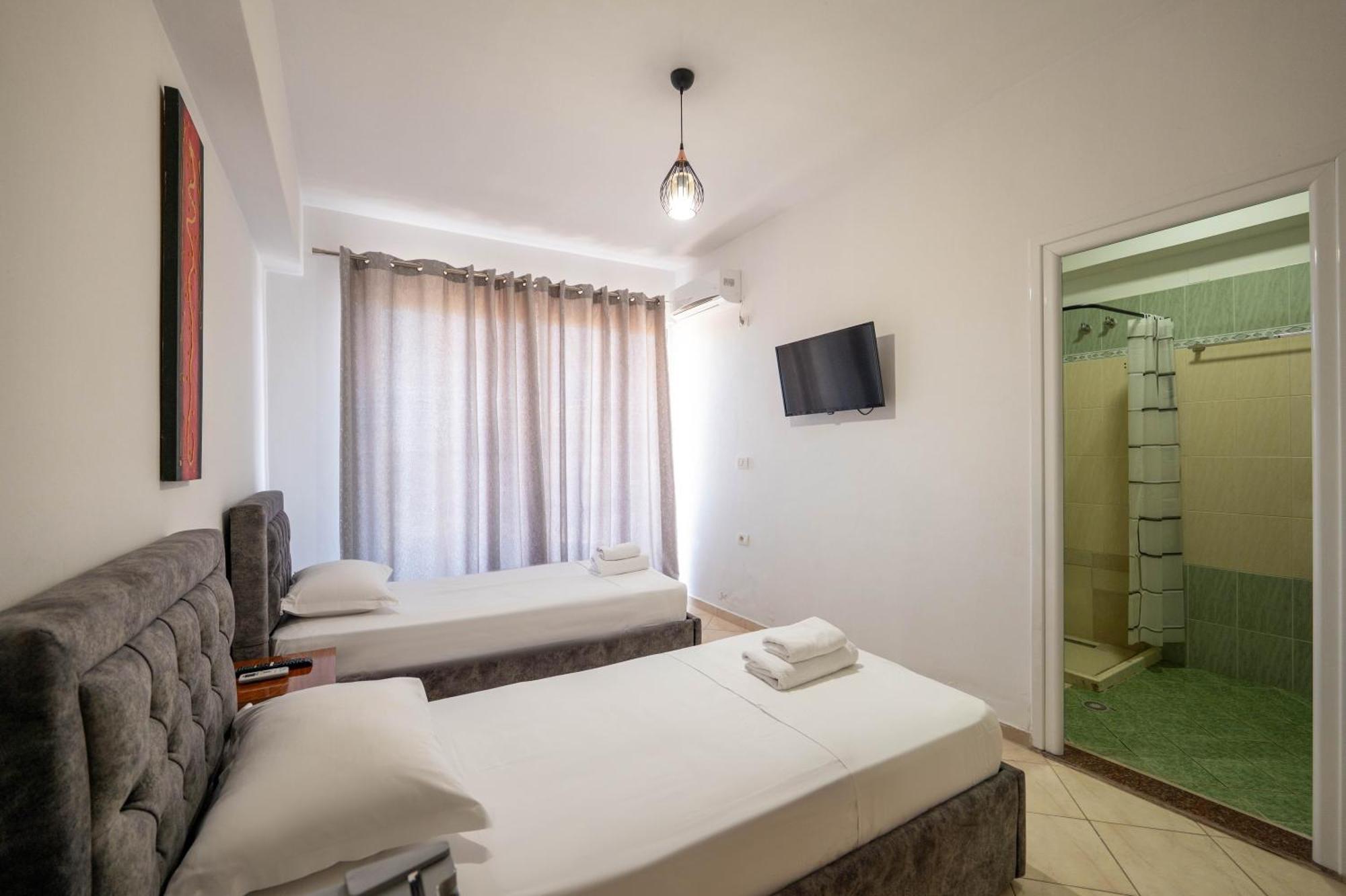 Alnes Hotel Sarande Exterior photo