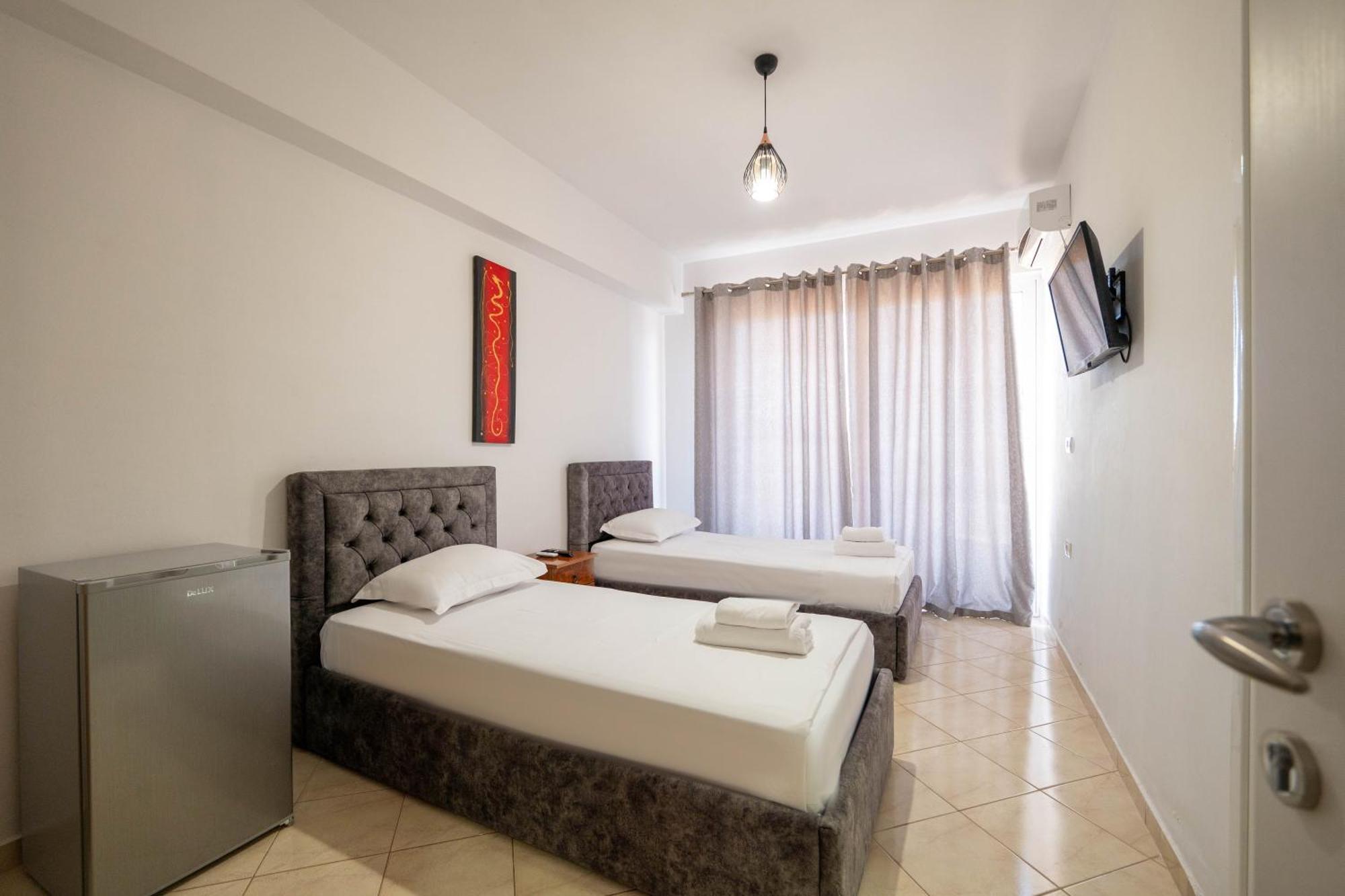 Alnes Hotel Sarande Exterior photo