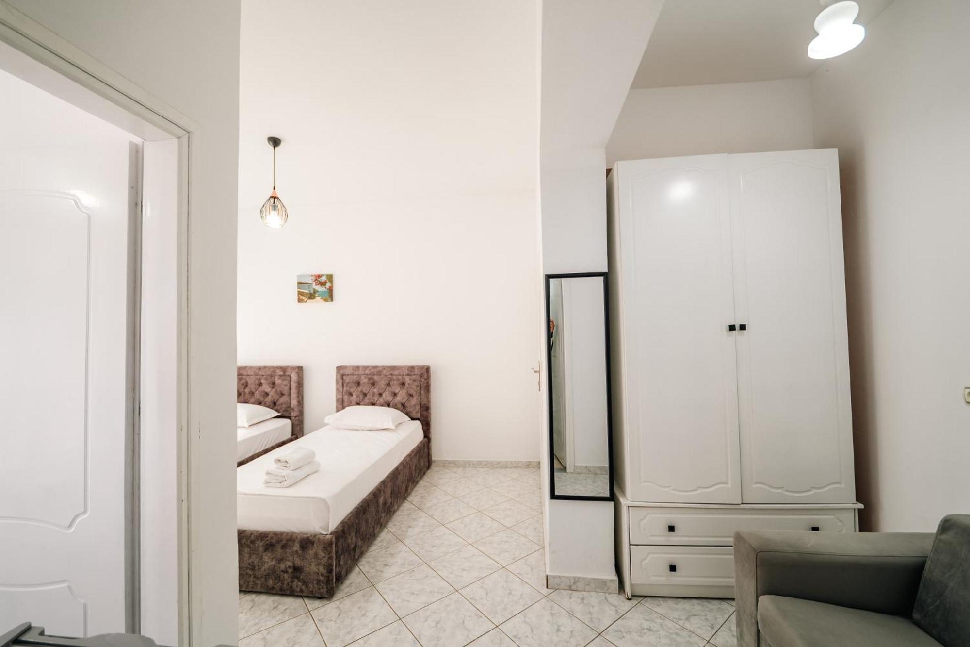 Alnes Hotel Sarande Exterior photo