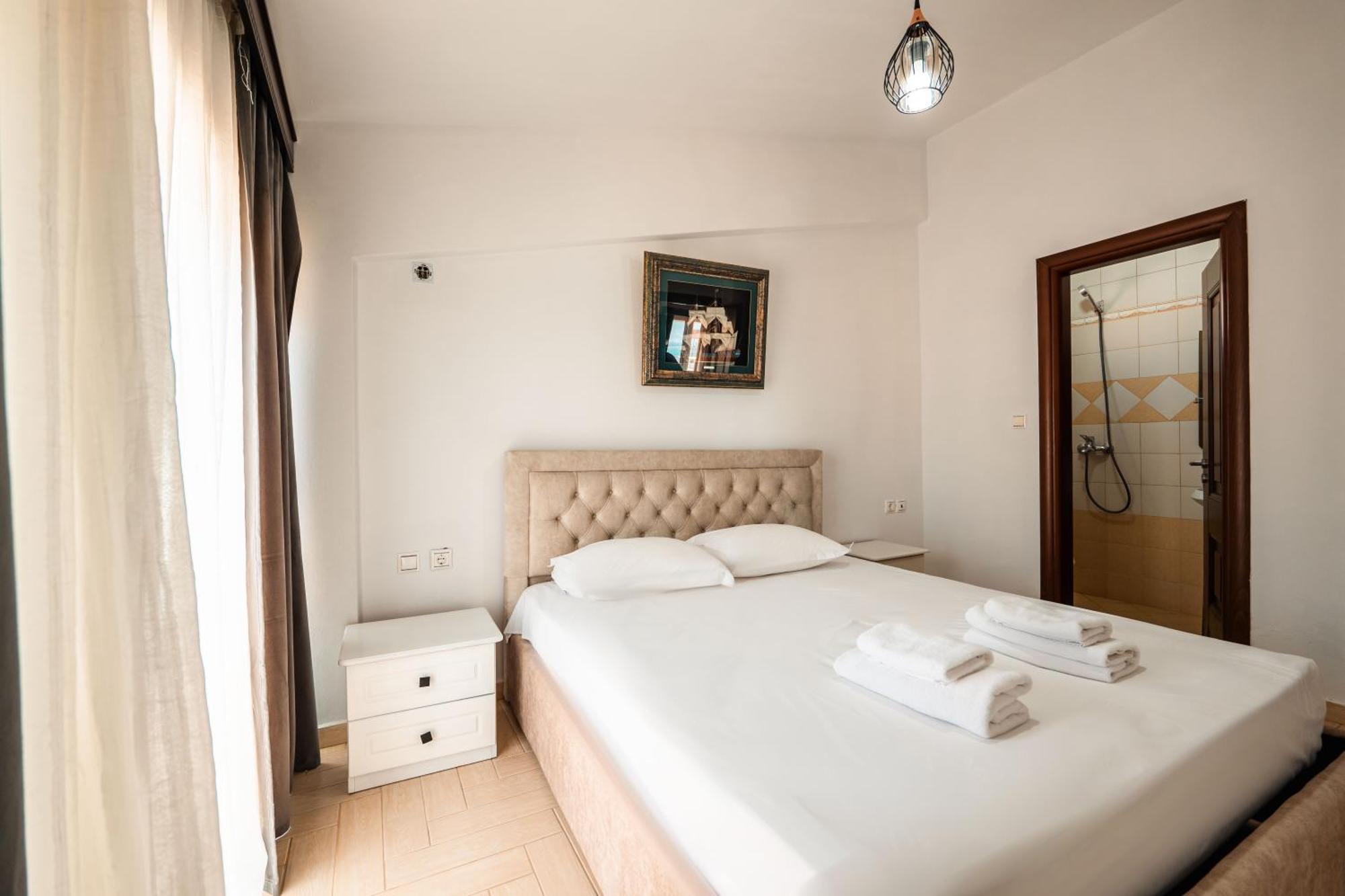 Alnes Hotel Sarande Exterior photo