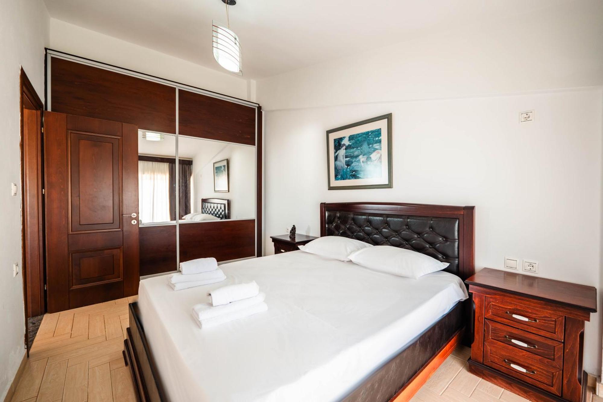 Alnes Hotel Sarande Exterior photo