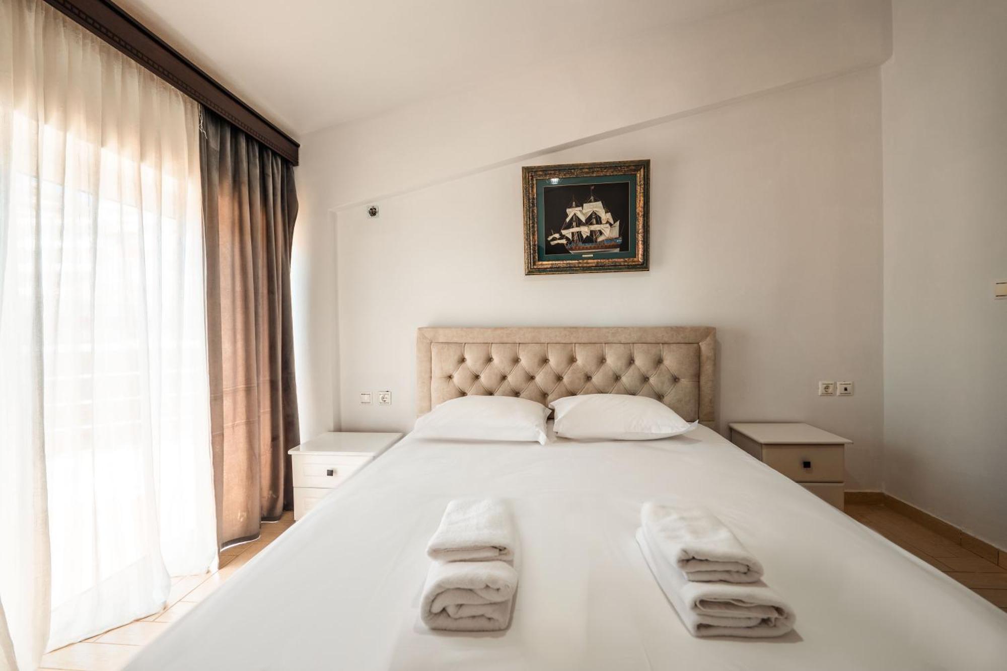 Alnes Hotel Sarande Exterior photo