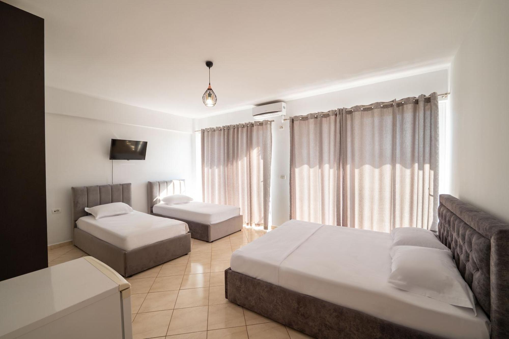 Alnes Hotel Sarande Exterior photo
