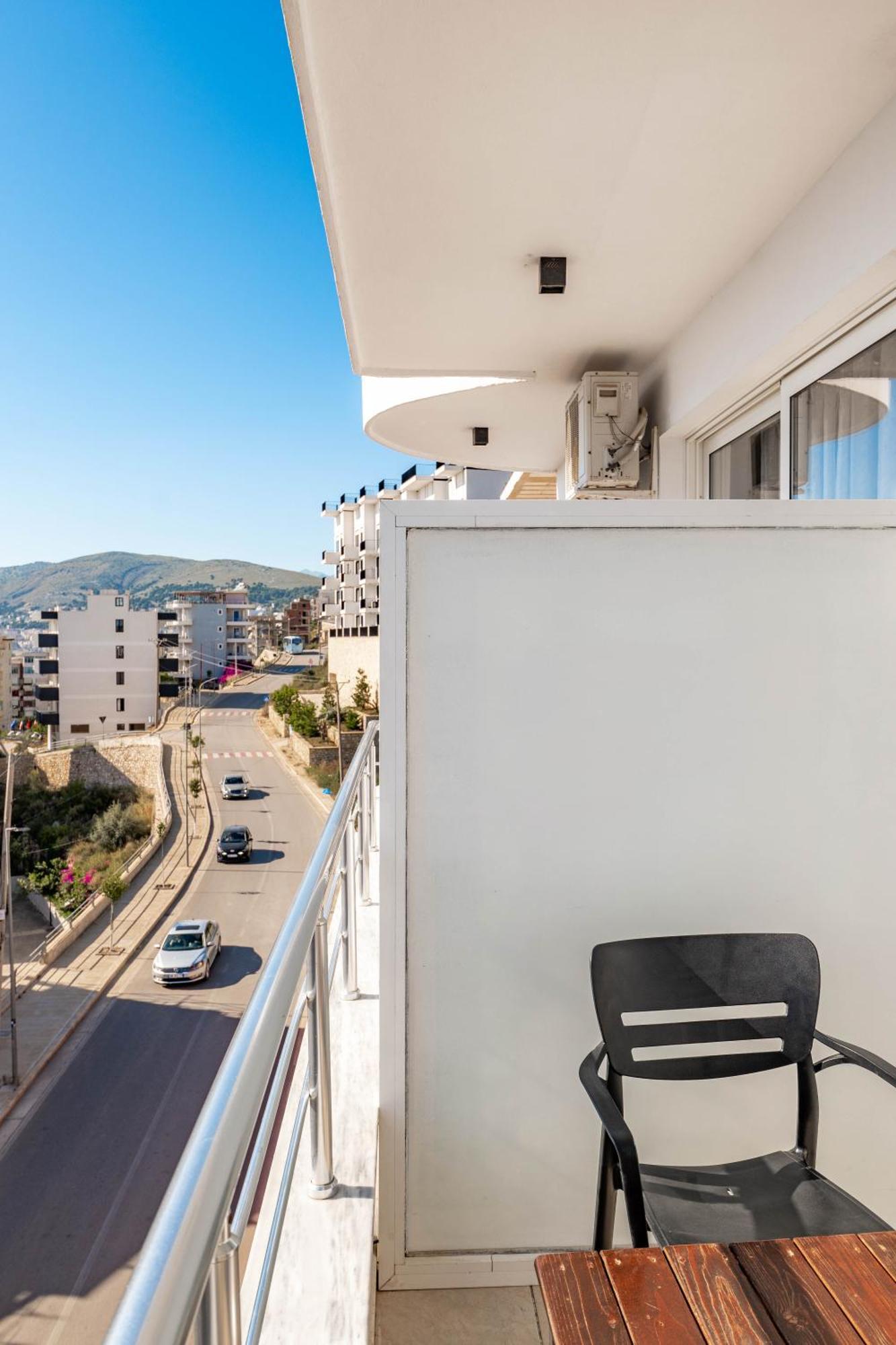 Alnes Hotel Sarande Exterior photo