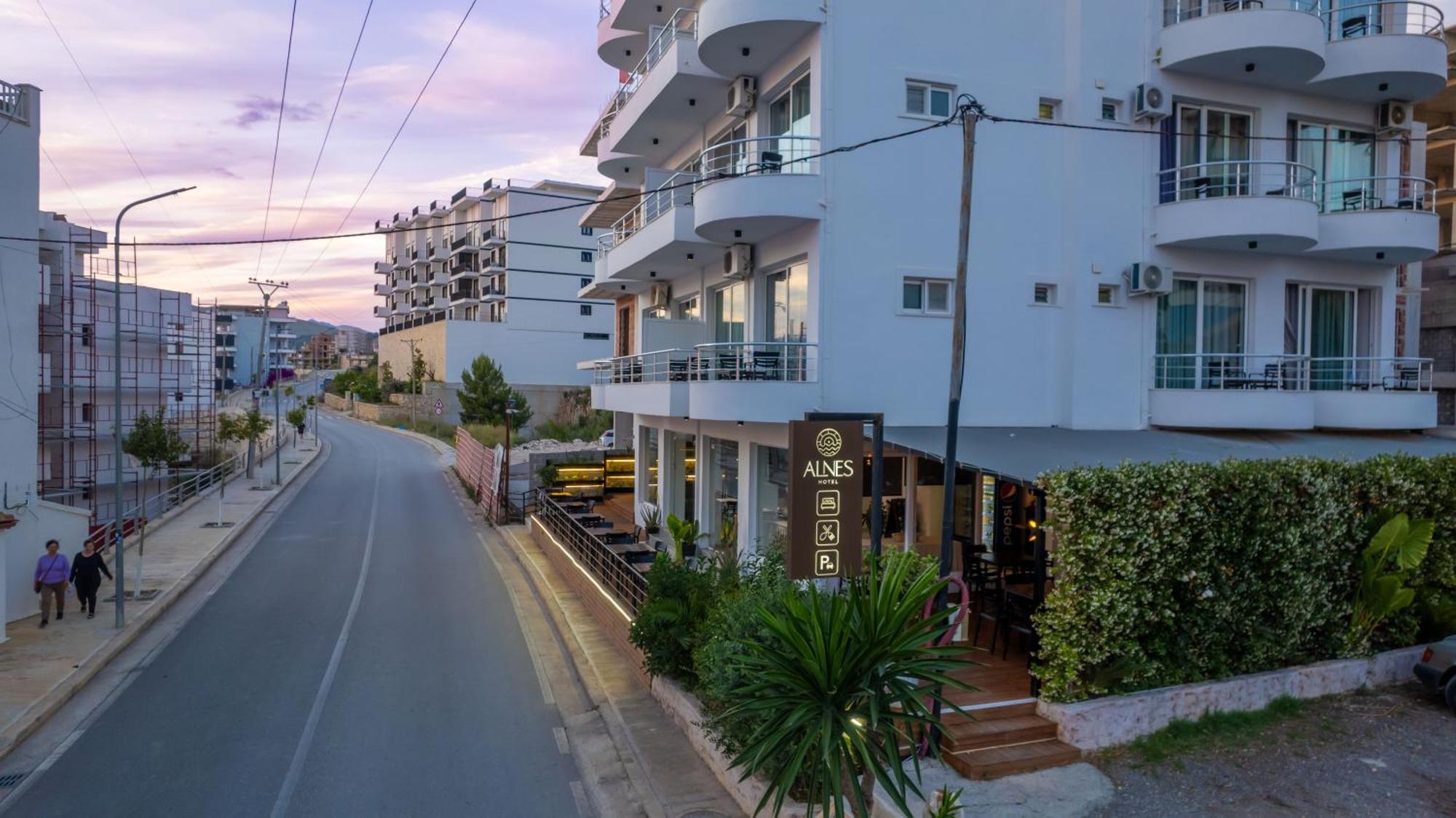 Alnes Hotel Sarande Exterior photo